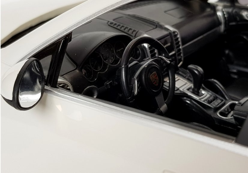 Auto R/C Porsche Cayenne Rastar 114 Białe na pilota